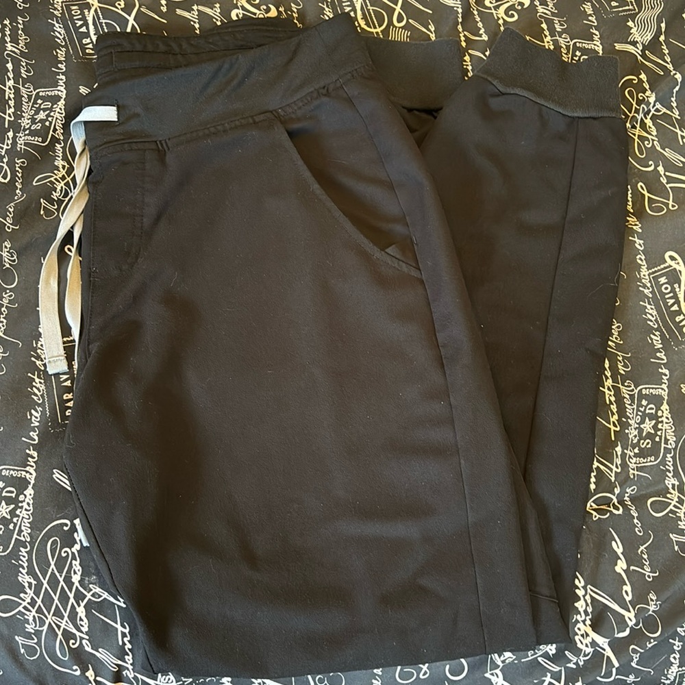FIGS Women’s Black Jogger Scrub Pant